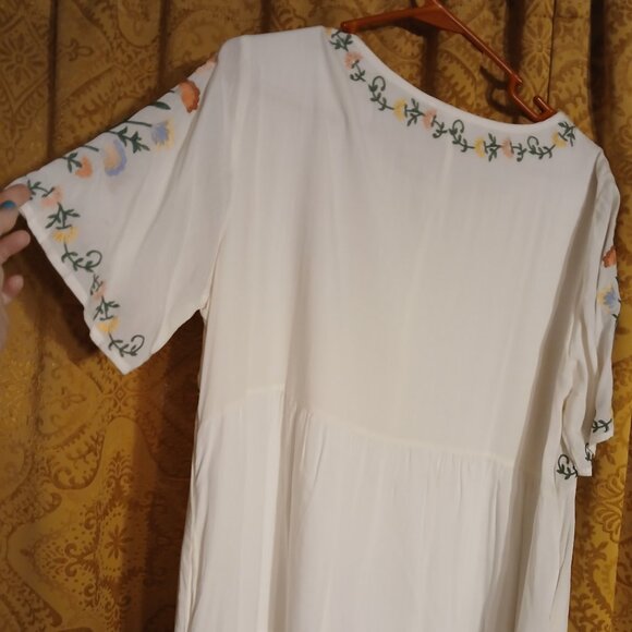 Size xl embroidered cream dress - Picture 4 of 10